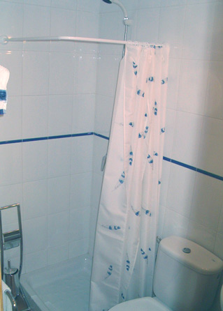 two bedroom apartment to rent anoreta golf  - Shower Room