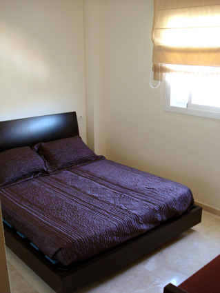 Holiday rental apartment ref. ANG008 - Bedroom 1