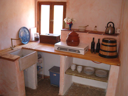 Rustic One Bedroom Apartment To Rent, near Rubite Costa del Sol, Kitchenette